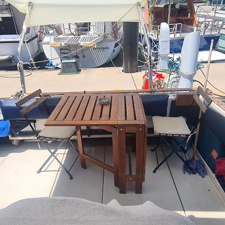 מלון סנט אדריה דה בסוס Boat To Sleep In Barcelona מראה חיצוני תמונה