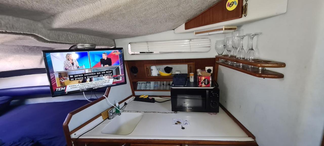 מלון סנט אדריה דה בסוס Boat To Sleep In Barcelona מראה חיצוני תמונה