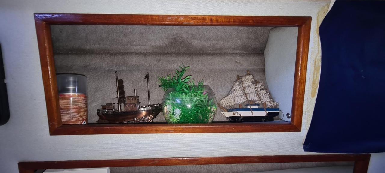 מלון סנט אדריה דה בסוס Boat To Sleep In Barcelona מראה חיצוני תמונה